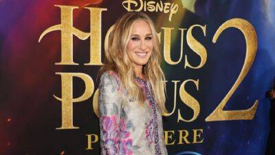 Sarah Jessica Parker Dishes on Filming ‘Hocus Pocus 2’ with Bette Midler and Kathy Najimy (Exclusive) - www.etonline.com - city Sanderson