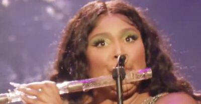 Lizzo plays founding father James Madison’s 200-year-old crystal flute, twerks - www.thefader.com - France - USA - Columbia