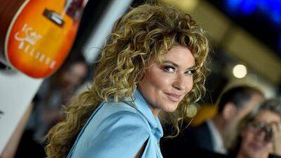 Shania Twain says a dinner with Oprah Winfrey 'all went sour' over the topic of religion: 'No room for debate' - www.foxnews.com - Canada