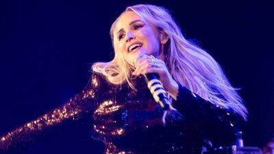 Ashlee Simpson Joins Demi Lovato Onstage For a Surprise Performance of Her Hit 'Lala' - www.etonline.com - Los Angeles