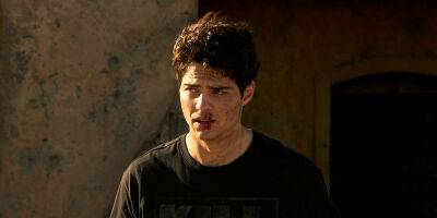 Noah Centineo Is Bloodied Up In Netflix's 'The Recruit' First Look - www.justjared.com