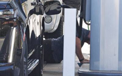 Chris Pratt Dropped Down & Did Push-Ups While Pumping Gas (Photos) - www.justjared.com - Santa Barbara