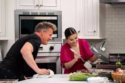 Selena Gomez Panics As Gordon Ramsay Yells In Hilarious ‘Selena + Chef’ Clip - etcanada.com - Montana - county Yell