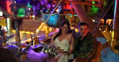 Bride and groom tie the knot at theme park after dream Las Vegas wedding fell through - www.manchestereveningnews.co.uk - Britain - Las Vegas
