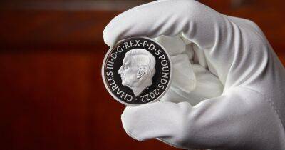 King Charles III Featured on 1st Royal Mint Coins Since Accession: See How They Honor Late Queen Elizabeth II - www.usmagazine.com - Britain