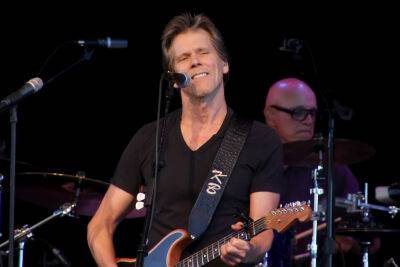 Kevin Bacon Plays Guitar With A Corn On The Cob For Acoustic Cover Of ‘It’s Corn’ - etcanada.com