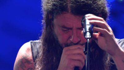 Dave Grohl Breaks Down During Taylor Hawkins Concert; Members Of Metallica, Queen, Paul McCartney, AC/DC Among Those Paying Tribute To Foo Fighters Drummer - deadline.com - USA