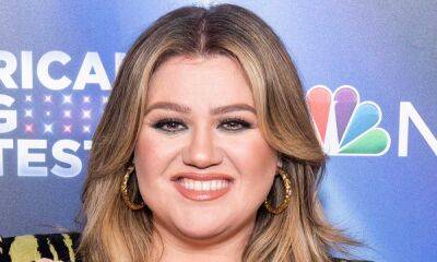 Kelly Clarkson shares emotional message about huge life change as fans inundate her with support - hellomagazine.com - USA