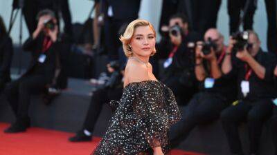 Florence Pugh Walks Venice Film Festival Red Carpet Amid 'Don't Worry Darling' Drama - www.etonline.com - Italy - city Venice