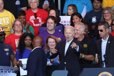 Joe Biden To Heckler During Rally: “Everybody’s Entitled To Be An Idiot” - deadline.com - county Hall - Wisconsin - city Milwaukee - county Independence