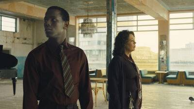 ‘Empire Of Light’ is Old School Oscar Contender With a Career Best Performance from Olivia Colman - variety.com - Britain - Ireland - county Davis - county Clayton