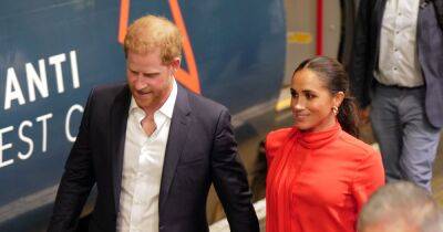 Meghan and Harry mingle with London commuters at station after taking the train - www.ok.co.uk - Britain - county Hall - county Summit - city Manchester, county Summit