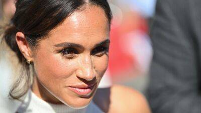 Meghan Markle Says She Was an ‘Ugly Duckling’ in High School - www.glamour.com - France
