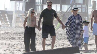 Tori Spelling, Dean McDermott and Candy Spelling hold hands during beach outing as couple is 'co-parenting' - www.foxnews.com - Malibu