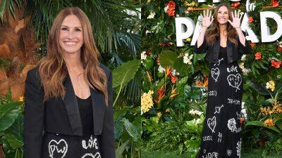 ‘Ticket to Paradise’ star Julia Roberts pays tribute to her family at movie premiere with sentimental dress - www.foxnews.com
