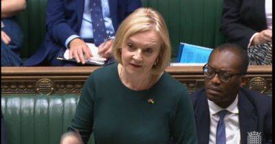 Moment Liz Truss and Sir Keir Starmer suddenly leave Parliament after being handed notes about the Queen - www.manchestereveningnews.co.uk - Scotland