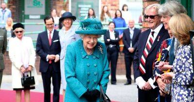 ITV Coronation Street cast pay tribute to the Queen following the monarch's special visit to set last year - www.manchestereveningnews.co.uk - Britain - Manchester - county King And Queen