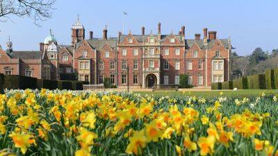 Want to Feel Like Royalty? You Can Now Stay at a Home Owned by Queen Elizabeth - www.etonline.com - county Hall - county Norfolk