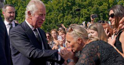 King Charles III kissed on hand by royal fan as he arrives at Buckingham Palace - www.manchestereveningnews.co.uk - London - Manchester - county King And Queen