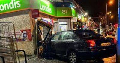 Car ploughs into Glasgow shop after three-vehicle smash on busy street - www.dailyrecord.co.uk - Scotland - New York