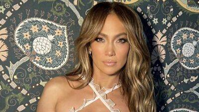 Jennifer Lopez Wears Extreme Platform Mary-Janes—PHOTOS - www.glamour.com