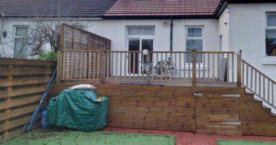 Glasgow woman ordered to tear down garden decking amid privacy row with neighbour - www.dailyrecord.co.uk