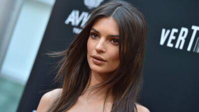 Emily Ratajkowski Does Her Own Nude Stunts—See the Pics and Video - www.glamour.com - New York - city Chinatown