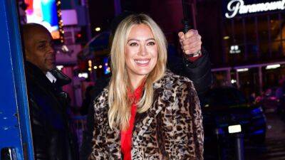 Hilary Duff Jokes About ‘Smooching It Up’ With John Corbett on ‘How I Met Your Father’ - www.glamour.com - Greece