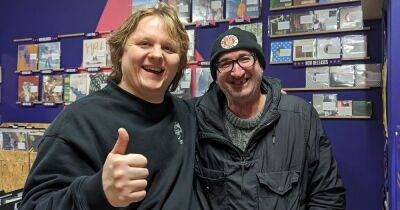 Lewis Capaldi delights fans as singer stops by Glasgow record store - www.dailyrecord.co.uk