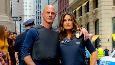 Law & Order Angers Fans By Teasing Benson and Stabler Kiss in Episode Promo That Didn't Happen - www.glamour.com - USA