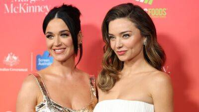 Katy Perry and Orlando Bloom's Ex-Wife Miranda Kerr Posed on the Red Carpet Together—See Pics - www.glamour.com - Los Angeles - USA - county Kerr