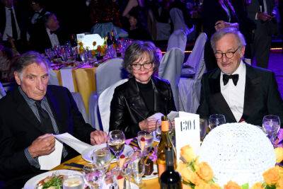Oscar Hopefuls From Cate Blanchett To Steven Spielberg Hit Palm Springs As Awards Season Cranks Up - deadline.com - county Butler - Austin, county Butler - city Palm Springs