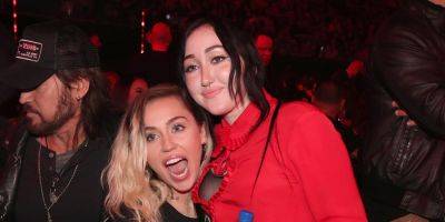 Noah Cyrus Seemingly Calls Out 'Disrespect' in Resurfaced Miley Cyrus Interview Amid Family Feud Rumors - www.justjared.com