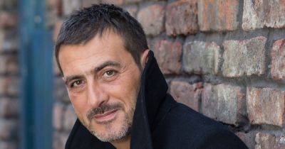 Real life of Coronation Street's Peter Barlow actor Chris Gascoyne - Emmerdale star wife, drink battle, co-star bond and soap exit - www.manchestereveningnews.co.uk