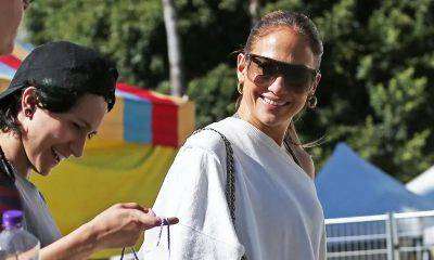 Jennifer Lopez and Emme spotted holding hands and shopping in LA - us.hola.com - Los Angeles - Los Angeles