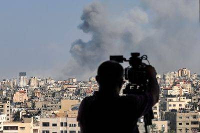 Palestinian Journalists Navigate Israeli Blockade, Bombings & Enforced Evacuation To Keep News Flowing Out Of Gaza - deadline.com - Israel - Palestine - area West Bank