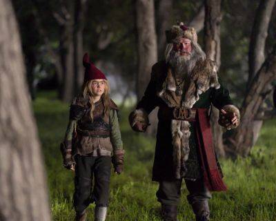 ‘The Santa Clauses’ Season 2 Trailer: Tim Allen Meets Eric Stonestreet’s “Mad Santa” - deadline.com - Santa - county Mitchell - city Sandra - county Allen - county Kane