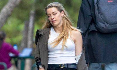 Amber Heard uses a cane while spending time with her lookalike sister - us.hola.com - Spain - Madrid - county Heard - county Marathon - city New York, county Marathon