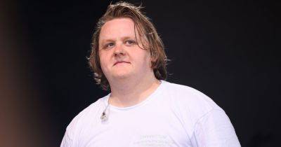 Lewis Capaldi hailed as 'hero' after rushing to help collapsed woman in London - www.dailyrecord.co.uk - Scotland - London