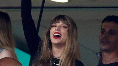 Taylor Swift Cheers on Travis Kelce for the Second Week in a Row - www.glamour.com - county Swift - Kansas City
