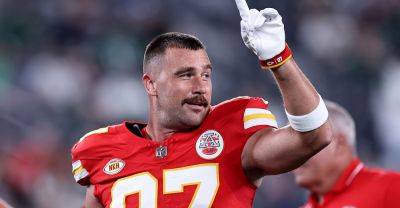 Best Photos of Travis Kelce Playing in Second NFL Game with Taylor Swift Watching from Crowd - www.justjared.com - New York - Kansas City