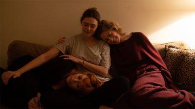 Netflix Lands Fourth Toronto Film: $7M For WW On ‘His Three Daughters’; Azazel Jacobs Pic Stars Natasha Lyonne, Elizabeth Olsen & Carrie Coon - deadline.com - Nepal