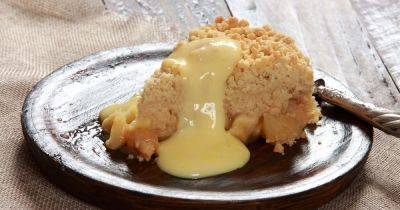 James Martin's warm apple and pear crumble recipe is 'autumn favourite' - www.dailyrecord.co.uk - Britain