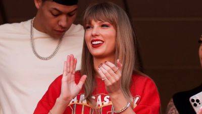 Taylor Swift Is Dancing in Her Miniskirt at Travis Kelce's Latest Football Game - www.glamour.com - New York - Chicago - state Missouri - New Jersey - county Swift