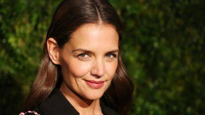 See Katie Holmes’s New Curtain Bangs Out in the Wild - www.glamour.com - New York