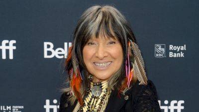 Buffy Sainte-Marie’s Indigenous Identity Questioned in New Report; Oscar-Winning Songwriter Calls Allegations ‘Traumatic’ and ‘Deeply Hurtful’ - variety.com - USA - Canada - county Canadian - city Santamaria
