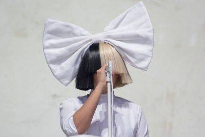 Sia Got A Facelift! LOOK! - perezhilton.com - Australia - Los Angeles