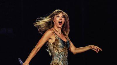 Taylor Swift Costume Ideas You Can Throw Together Last-Minute That Are Beyond Your Wildest Dreams - www.glamour.com - Nashville - Beyond