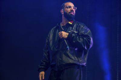 Drake Offers $50,000 To Fan At Show Who Said His Girlfriend Left Him - etcanada.com - Miami