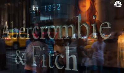 Abercrombie & Fitch Used As Front For Sex Trafficking?! Former CEO Accused Of Exploiting Aspiring Models In Bombshell Report! - perezhilton.com - Paris - London - city Venice
